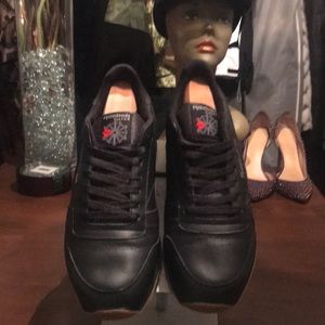 Preloved men black Reebok Classic size 12